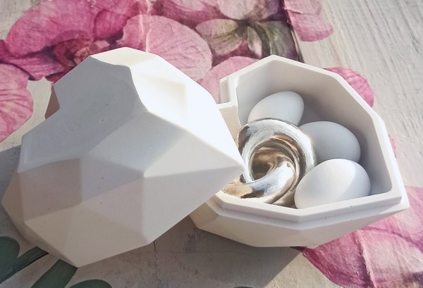 Μπομπονιέρα μπιζουτιέρα κουτί λευκή καρδιά οριγκάμι origami με κουφέτα